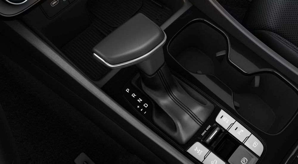 Close-up of the gear shift and selectable drive modes in a 2025 Hyundai Tucson for sale.