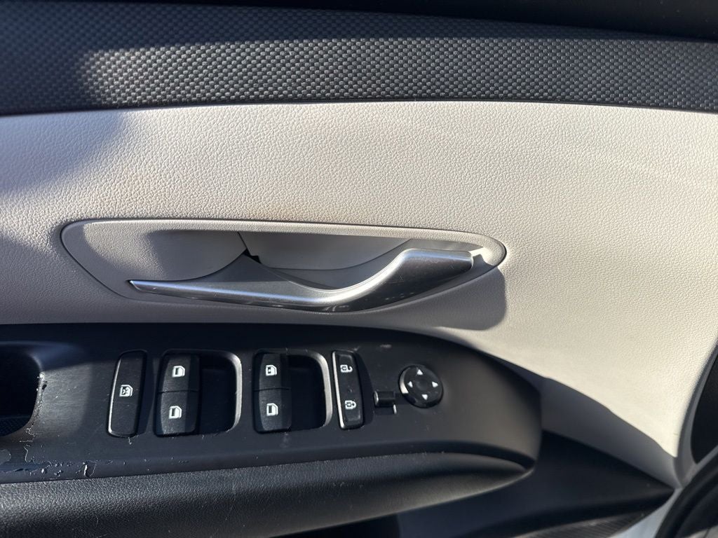 2022 Hyundai TUCSON SE