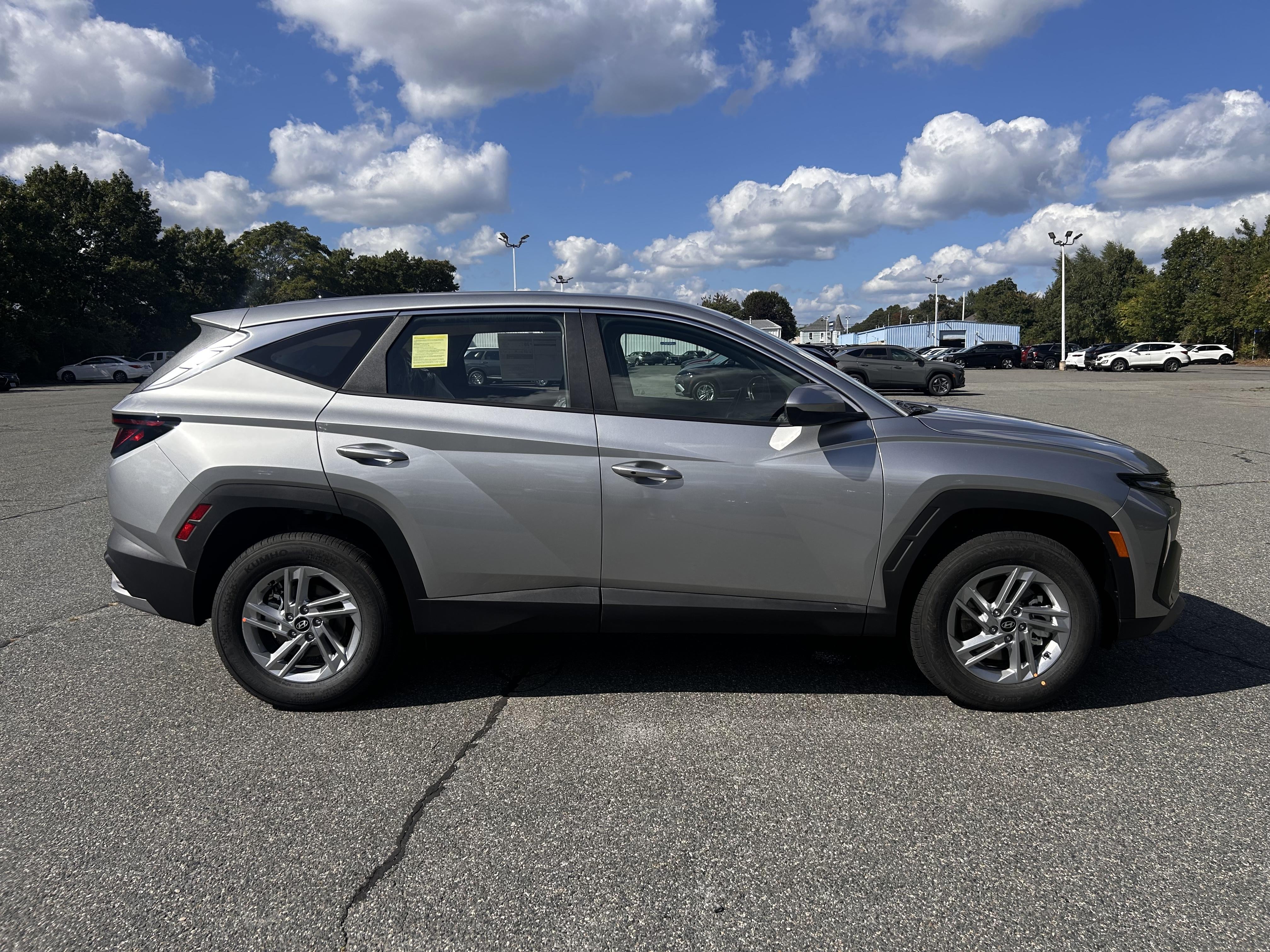 2026 Hyundai TUCSON SE