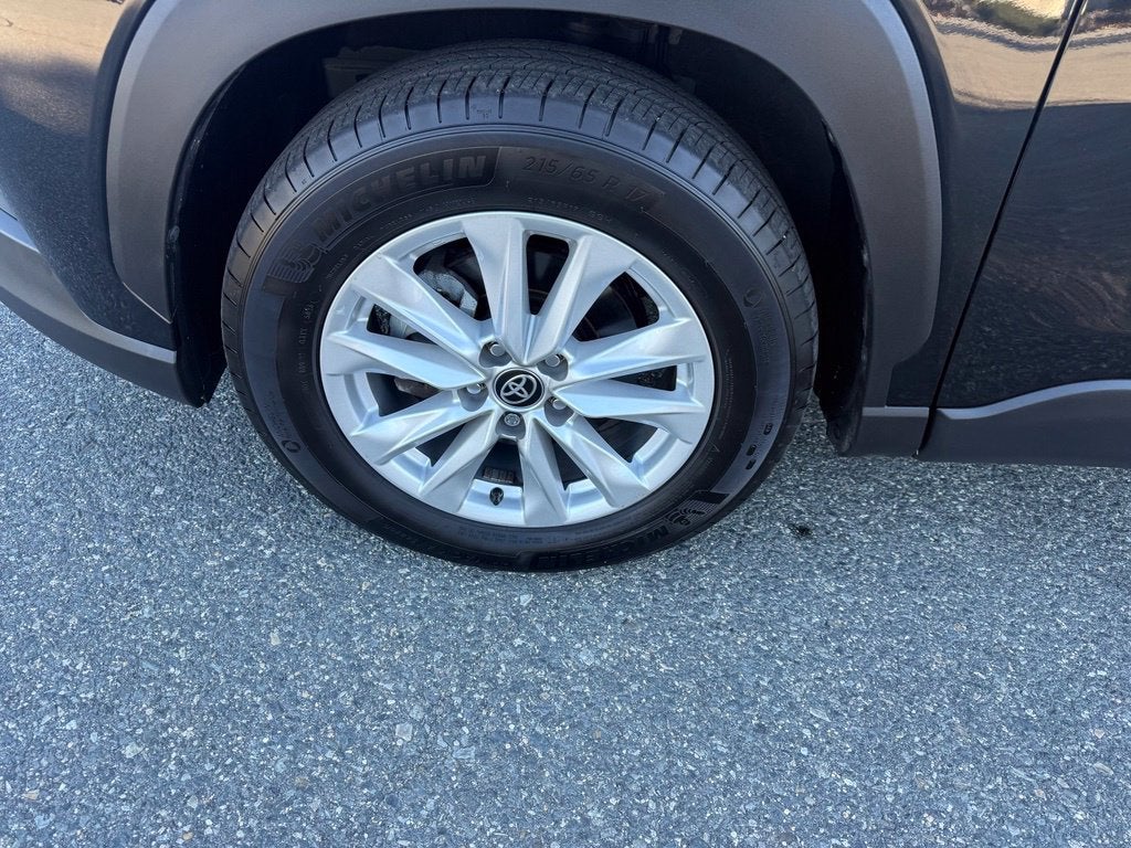 2024 Toyota Corolla Cross LE
