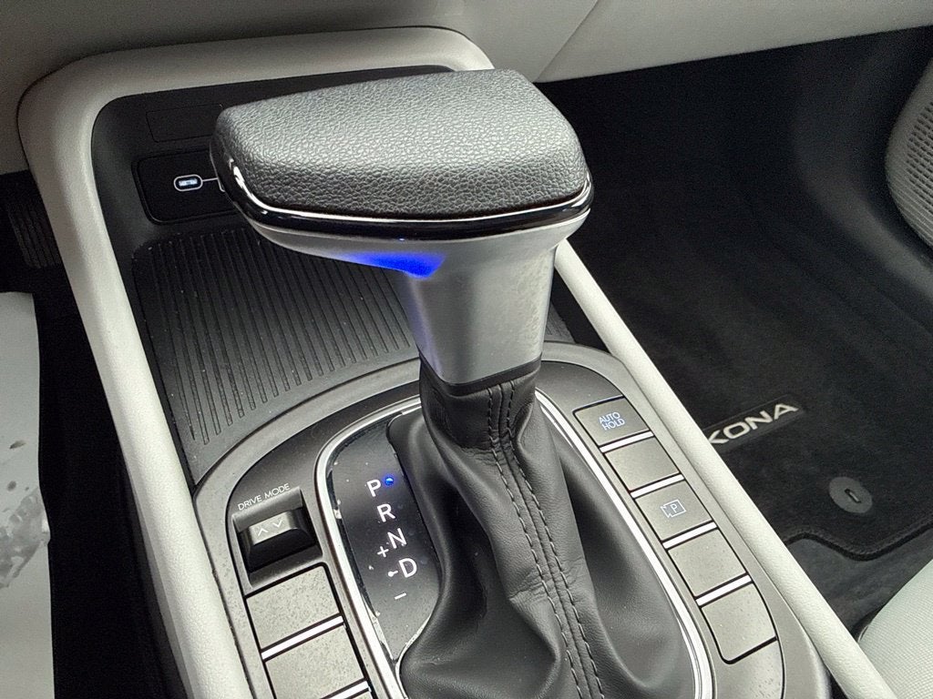 2024 Hyundai KONA SE