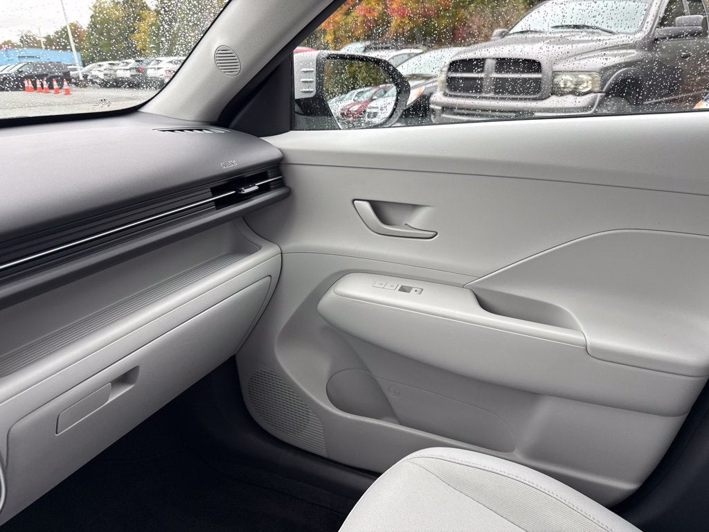 2024 Hyundai KONA SE