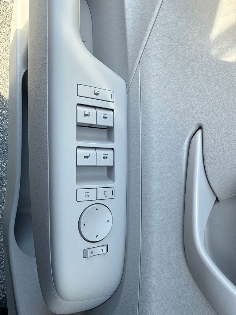 2027 Hyundai KONA SE