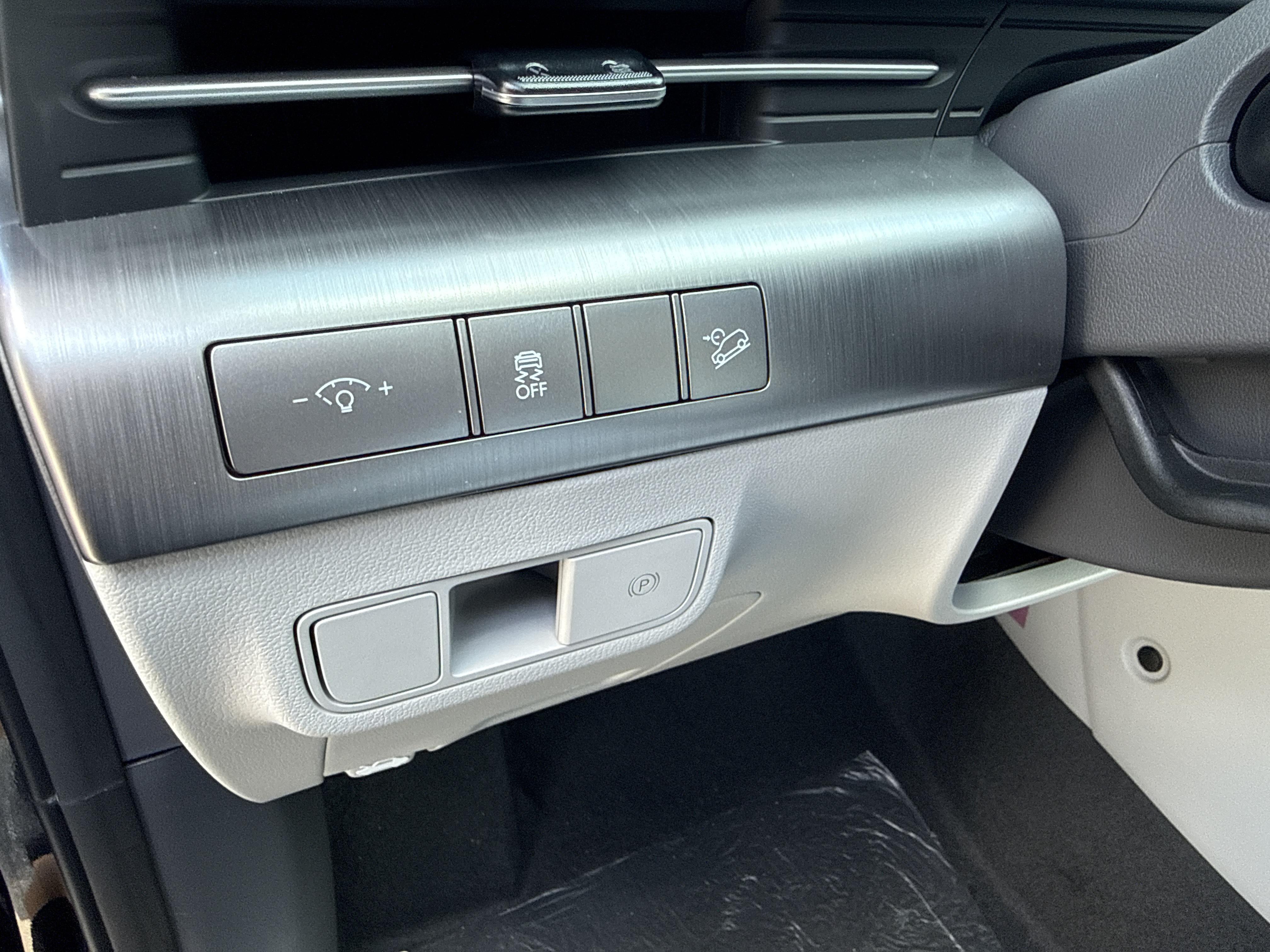 2027 Hyundai KONA SE