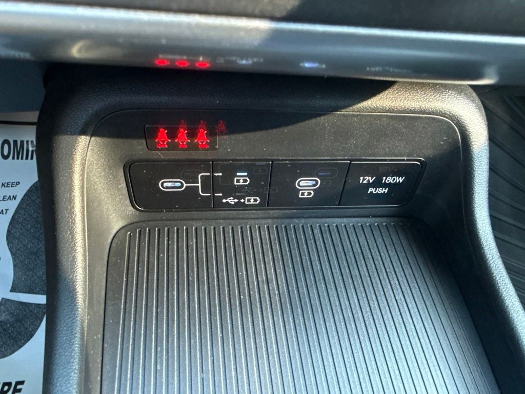 2025 Hyundai KONA SE