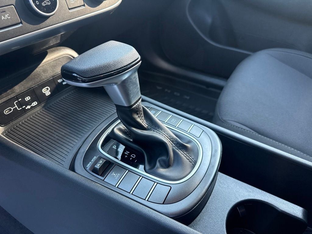 2025 Hyundai KONA SE