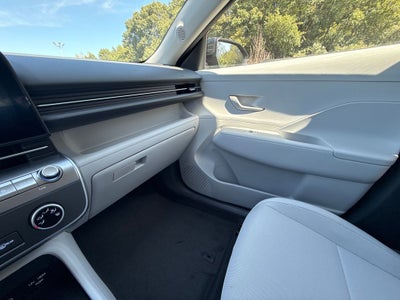 2027 Hyundai KONA SE