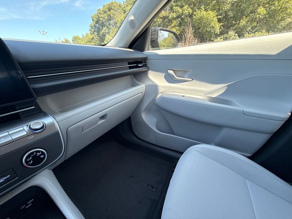 2027 Hyundai KONA SE