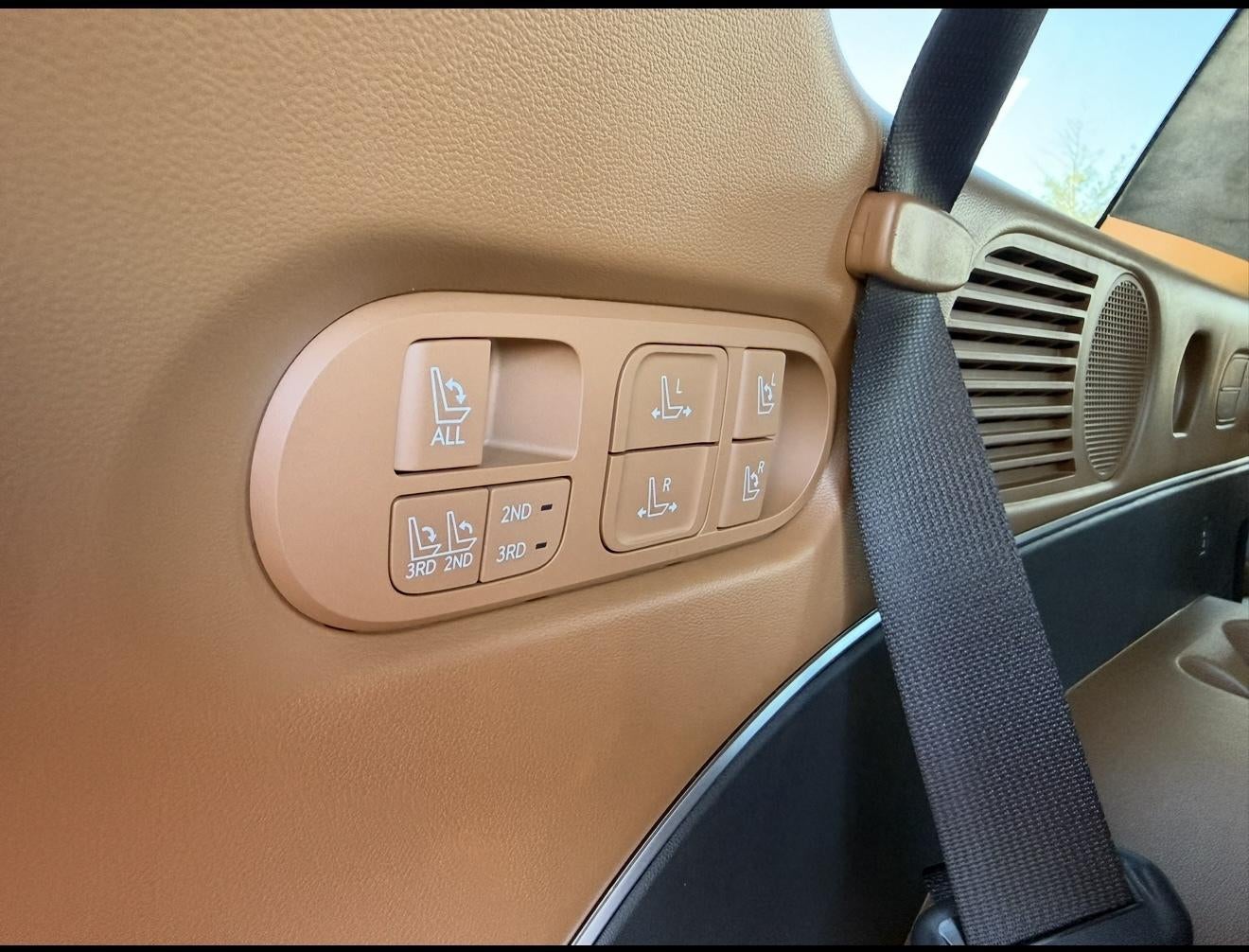 2027 Hyundai PALISADE SEL 7 Passenger