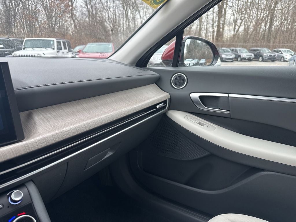 2025 Hyundai SONATA HYBRID SEL