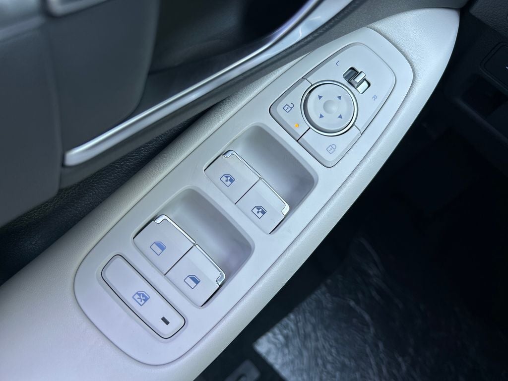 2025 Hyundai SONATA HYBRID SEL