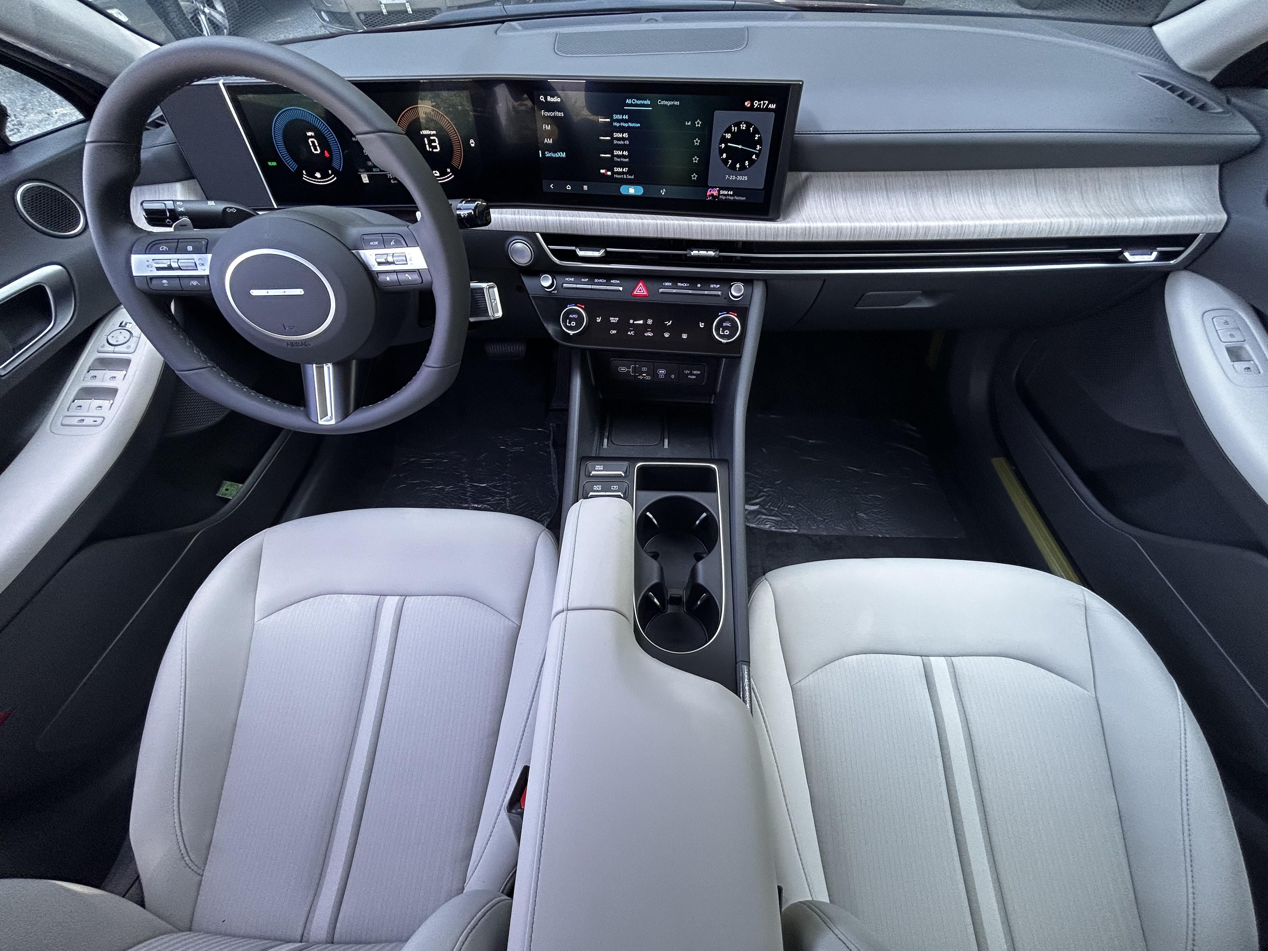 2025 Hyundai SONATA HYBRID SEL