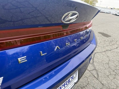 2023 Hyundai ELANTRA SE