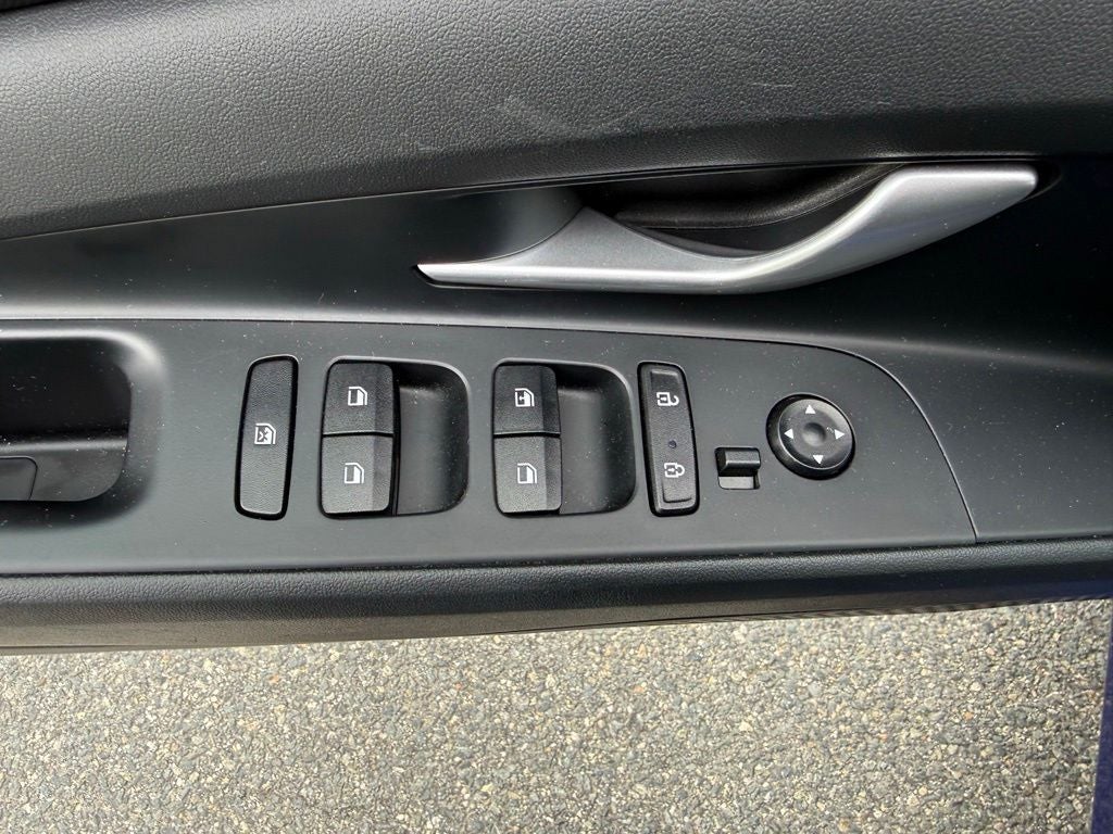 2023 Hyundai ELANTRA SE