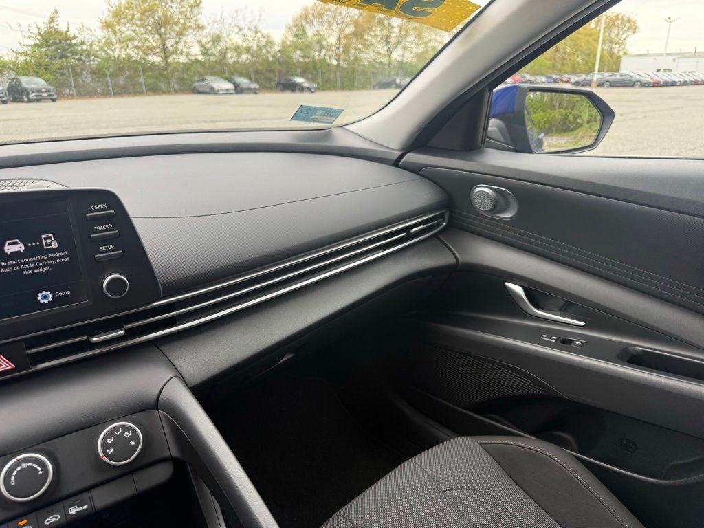2023 Hyundai ELANTRA SE