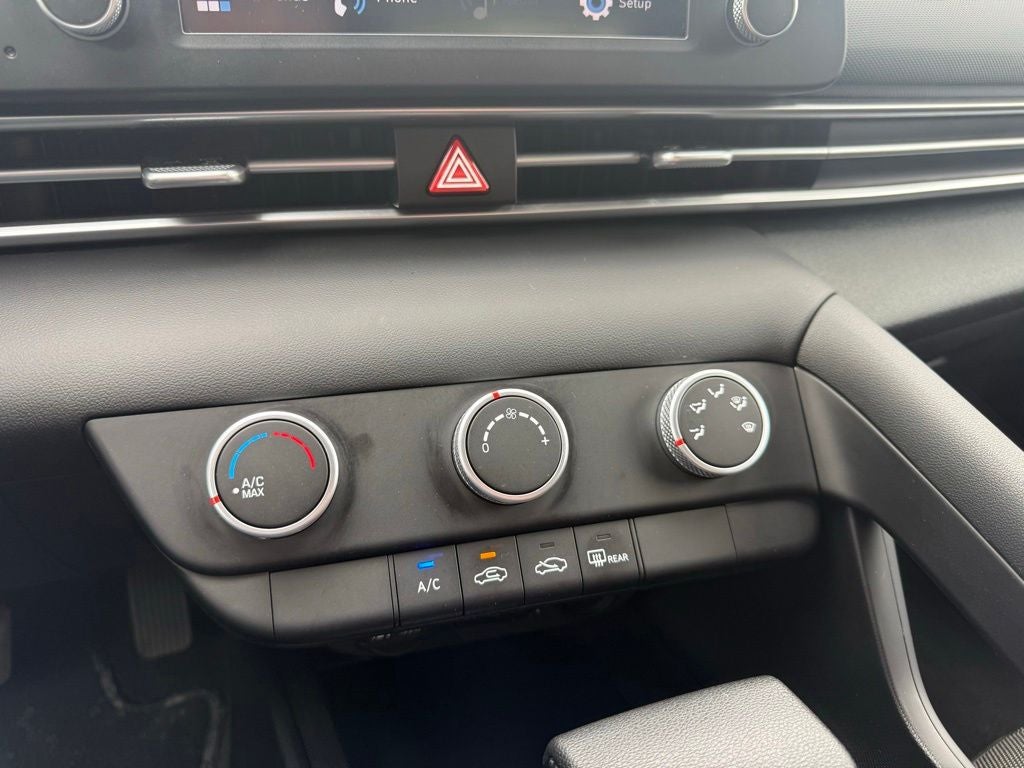 2023 Hyundai ELANTRA SE