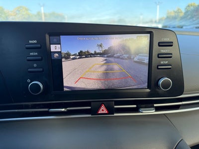 2024 Hyundai ELANTRA SE
