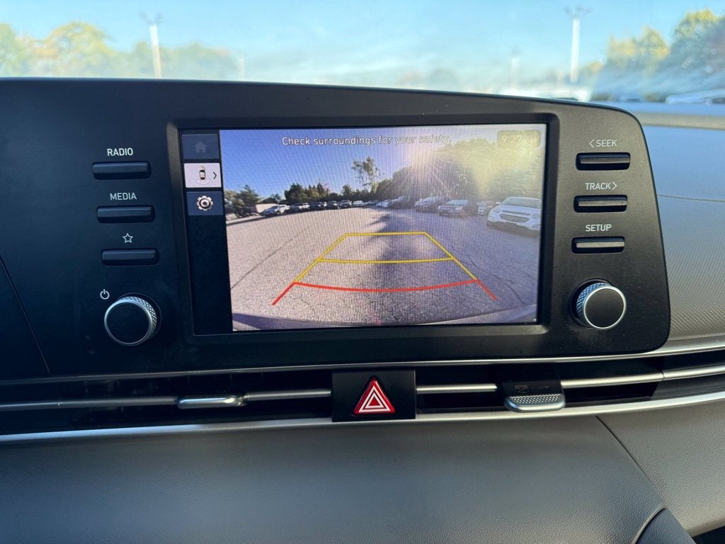 2024 Hyundai ELANTRA SE