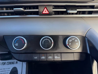 2024 Hyundai ELANTRA SE