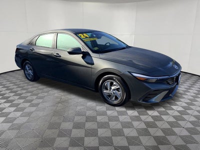 2024 Hyundai ELANTRA SE