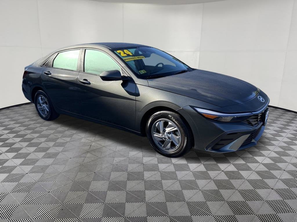 2024 Hyundai ELANTRA SE