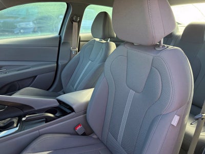 2024 Hyundai ELANTRA SE