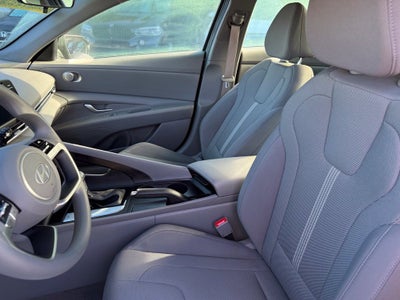 2024 Hyundai ELANTRA SE