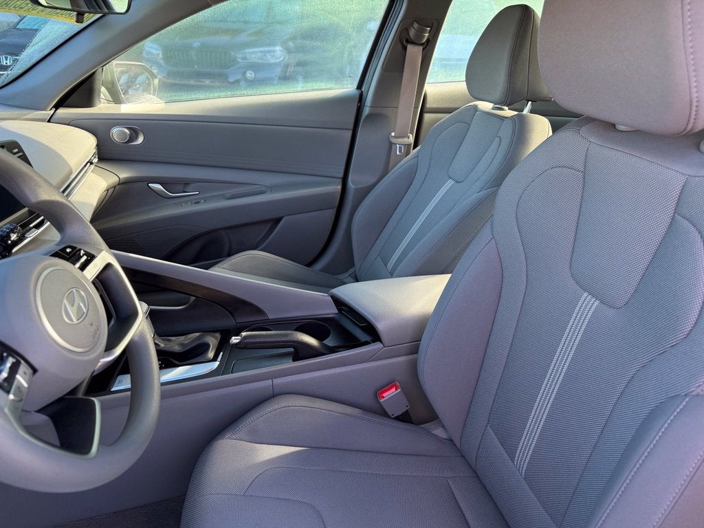 2024 Hyundai ELANTRA SE