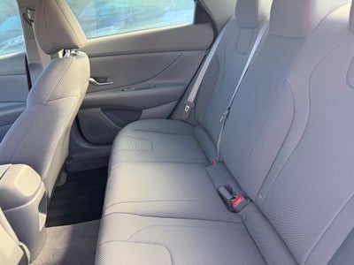 2024 Hyundai ELANTRA SE