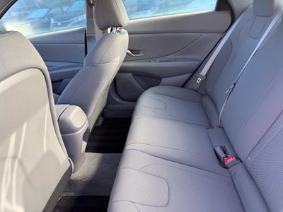 2024 Hyundai ELANTRA SE