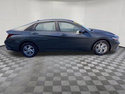 2024 Hyundai ELANTRA SE