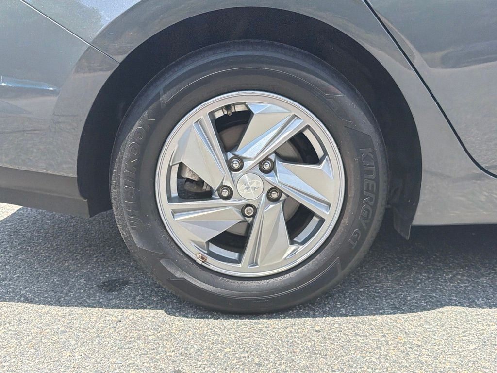 2024 Hyundai ELANTRA SE