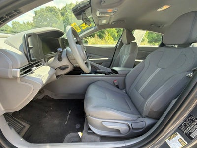 2024 Hyundai ELANTRA SE