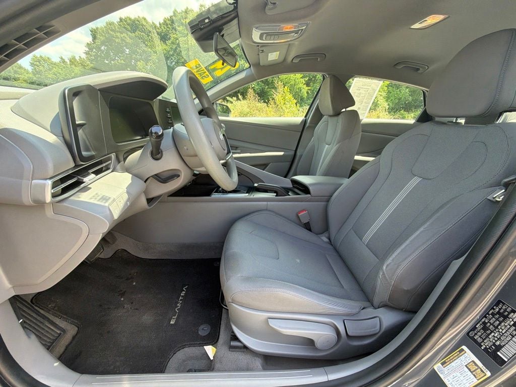 2024 Hyundai ELANTRA SE