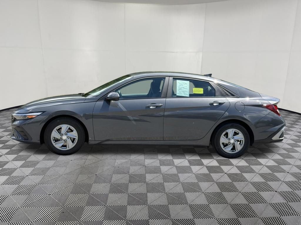 2024 Hyundai ELANTRA SE