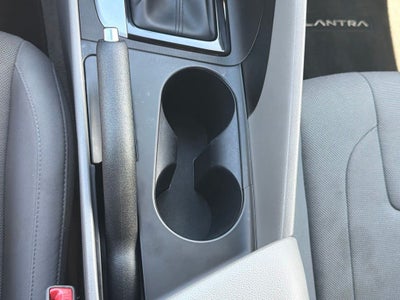 2024 Hyundai ELANTRA SE