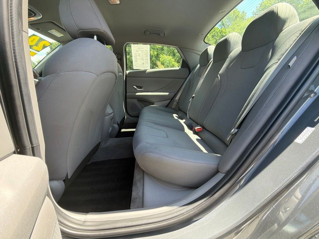 2024 Hyundai ELANTRA SE