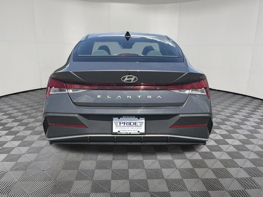 2024 Hyundai ELANTRA SE