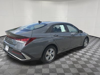 2024 Hyundai ELANTRA SE