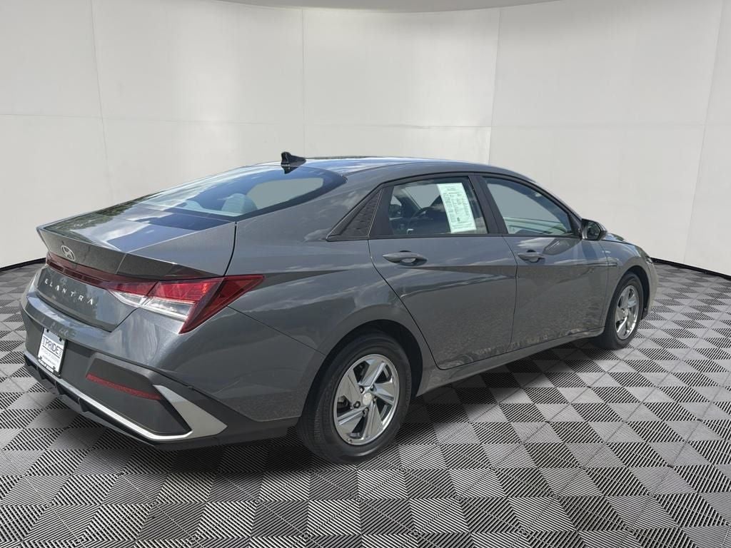 2024 Hyundai ELANTRA SE