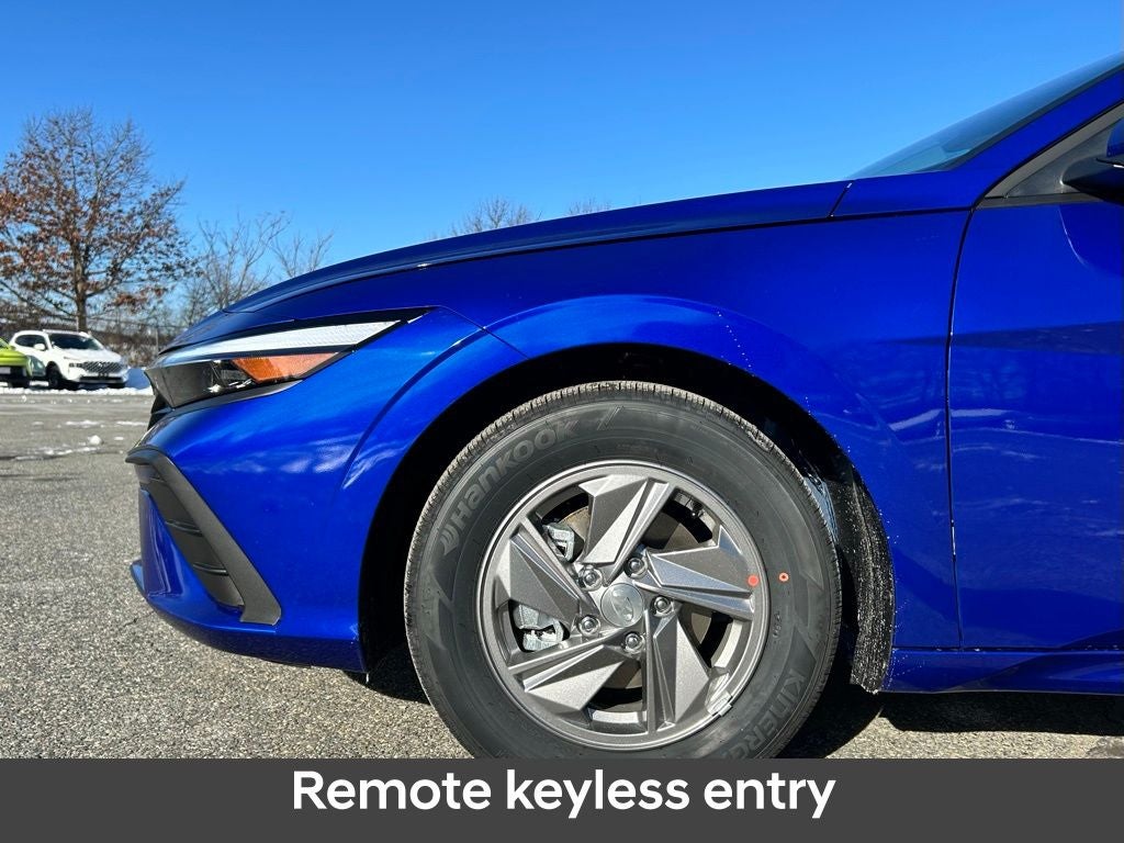 2025 Hyundai ELANTRA SE