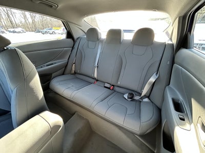 2025 Hyundai ELANTRA SE