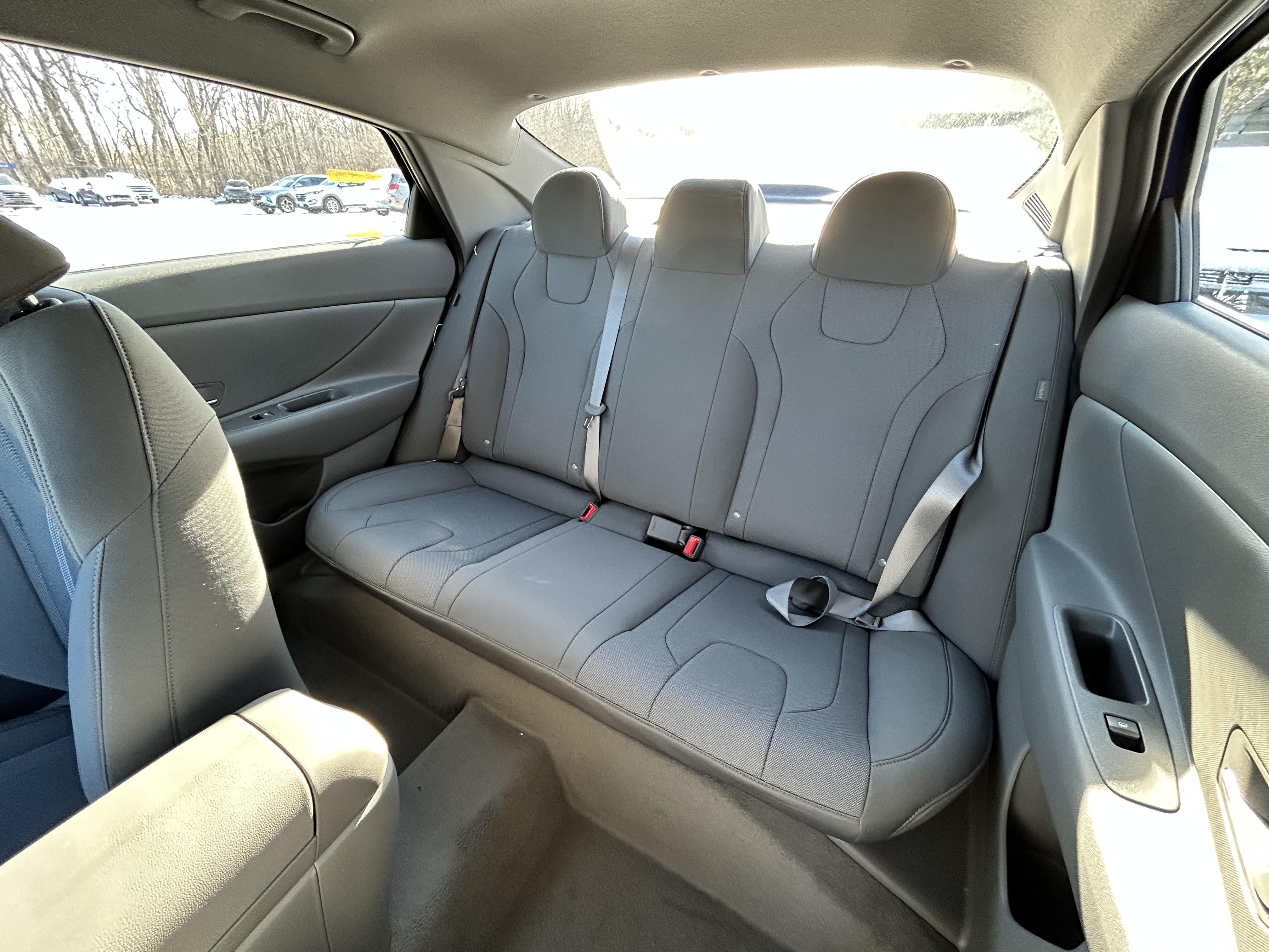 2025 Hyundai ELANTRA SE