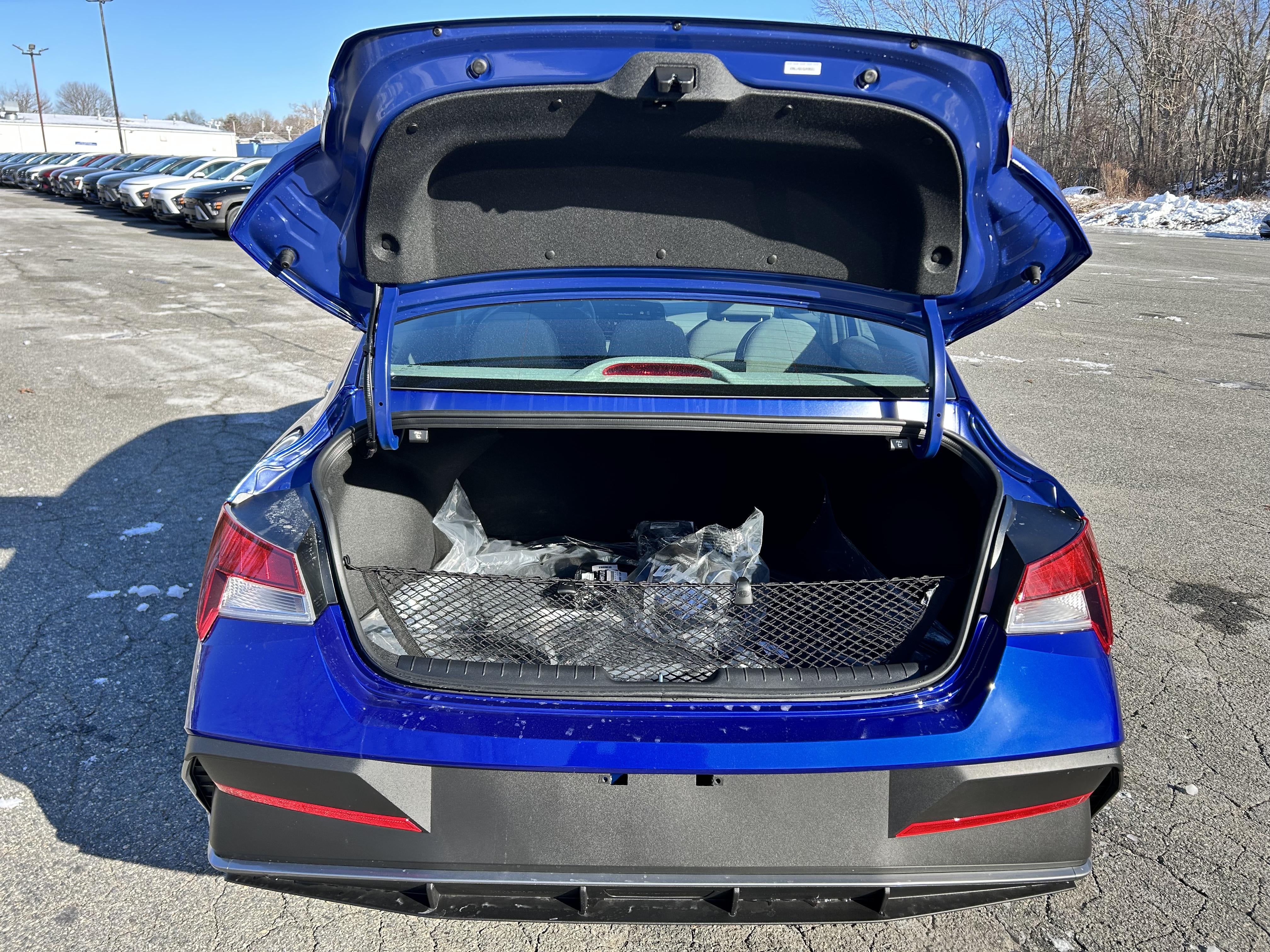 2025 Hyundai ELANTRA SE