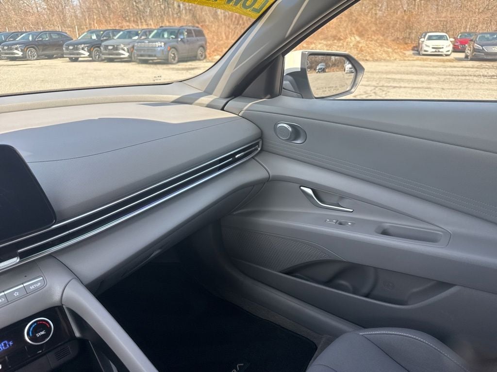 2024 Hyundai ELANTRA SEL